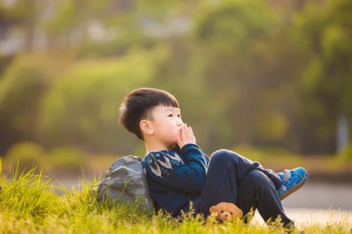 怎样辨别小孩子抽动症？